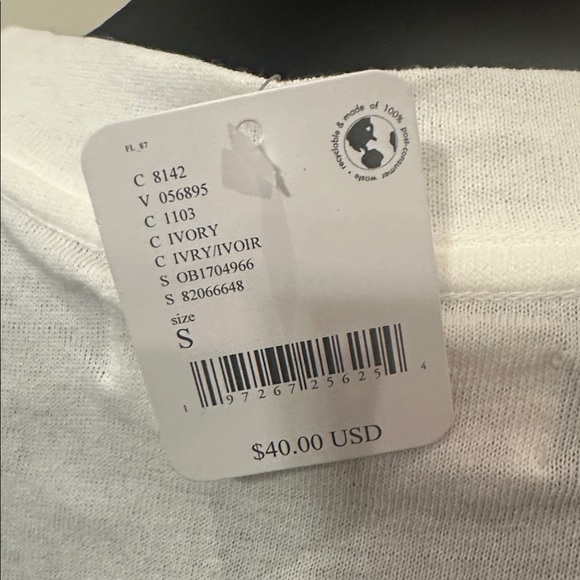 White/Ivory Free people Top with pockets! This t shirt is about mid thigh! - Picture 4 of 7